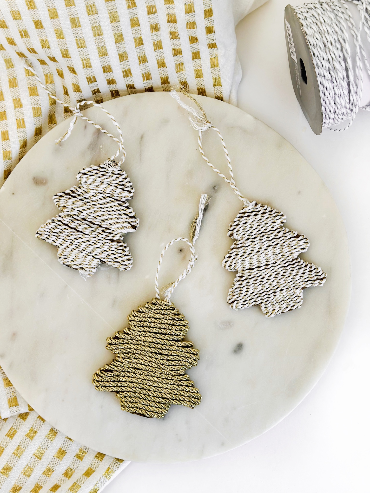 DIY String-Wrapped Christmas Tree Ornaments Tutorial - Dwell & Dine