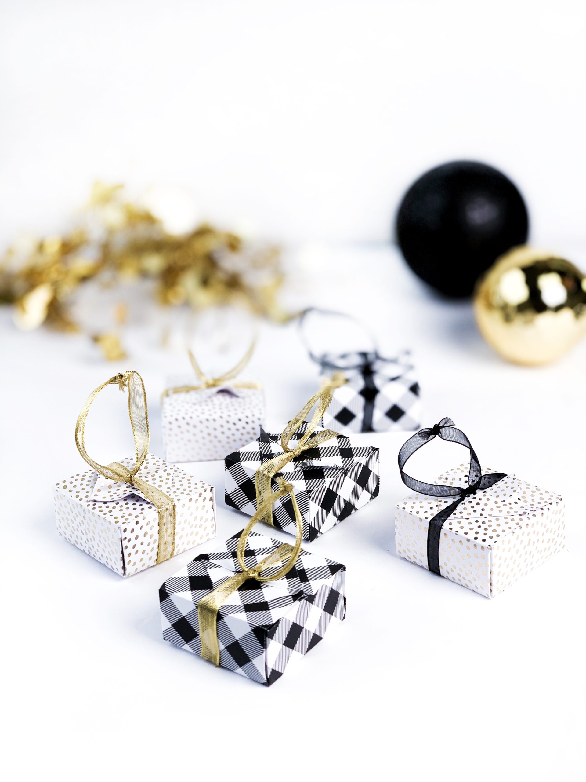 DIY Mini Present Ornaments - Dwell & Dine
