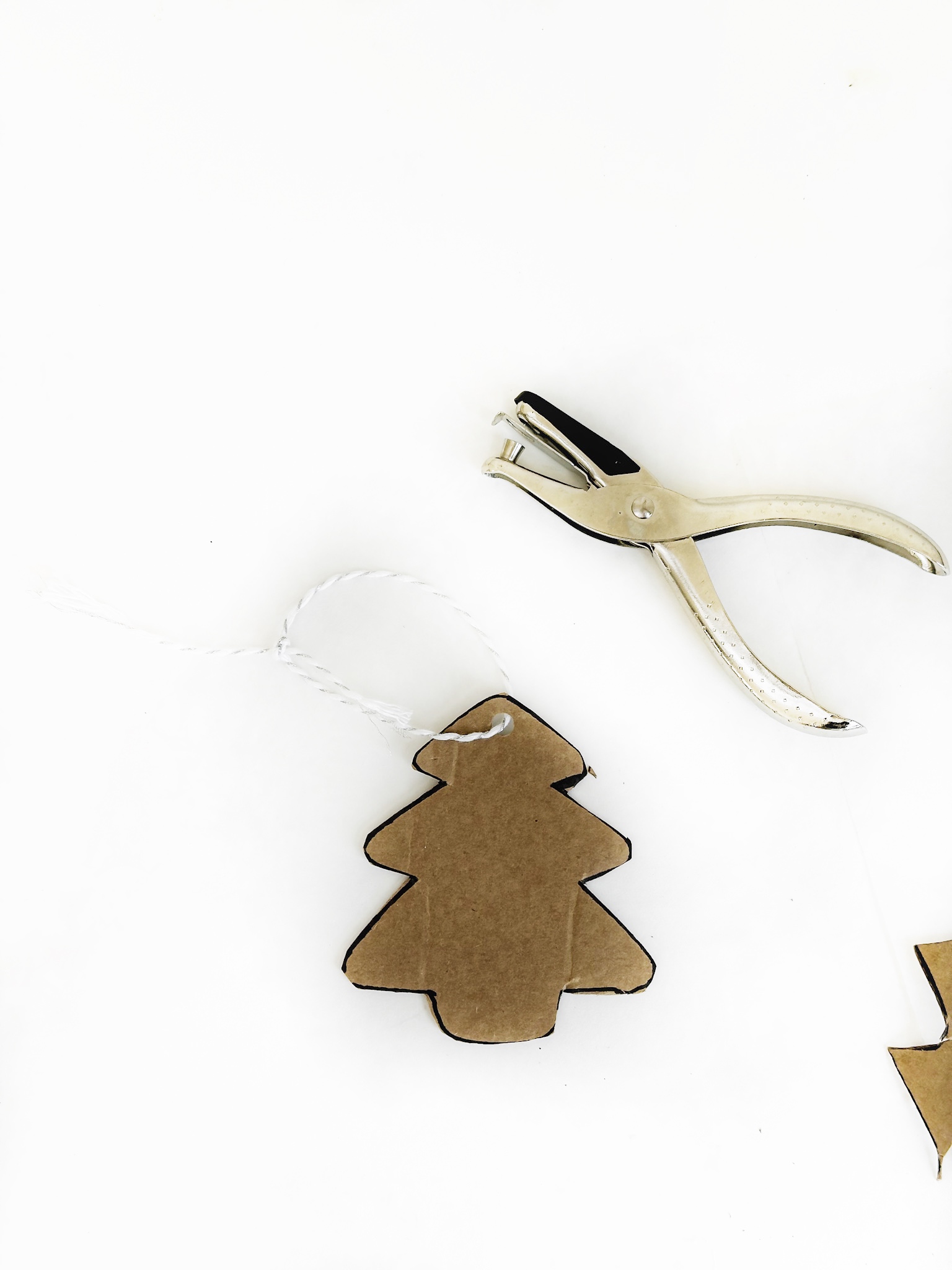 DIY String-Wrapped Christmas Tree Ornaments Tutorial - Dwell & Dine